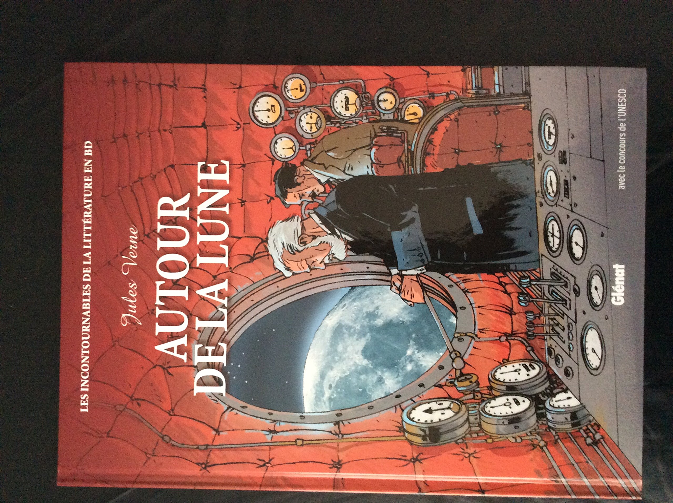 jaquette livre Autour de la lune les incontournables de la littérature en bd