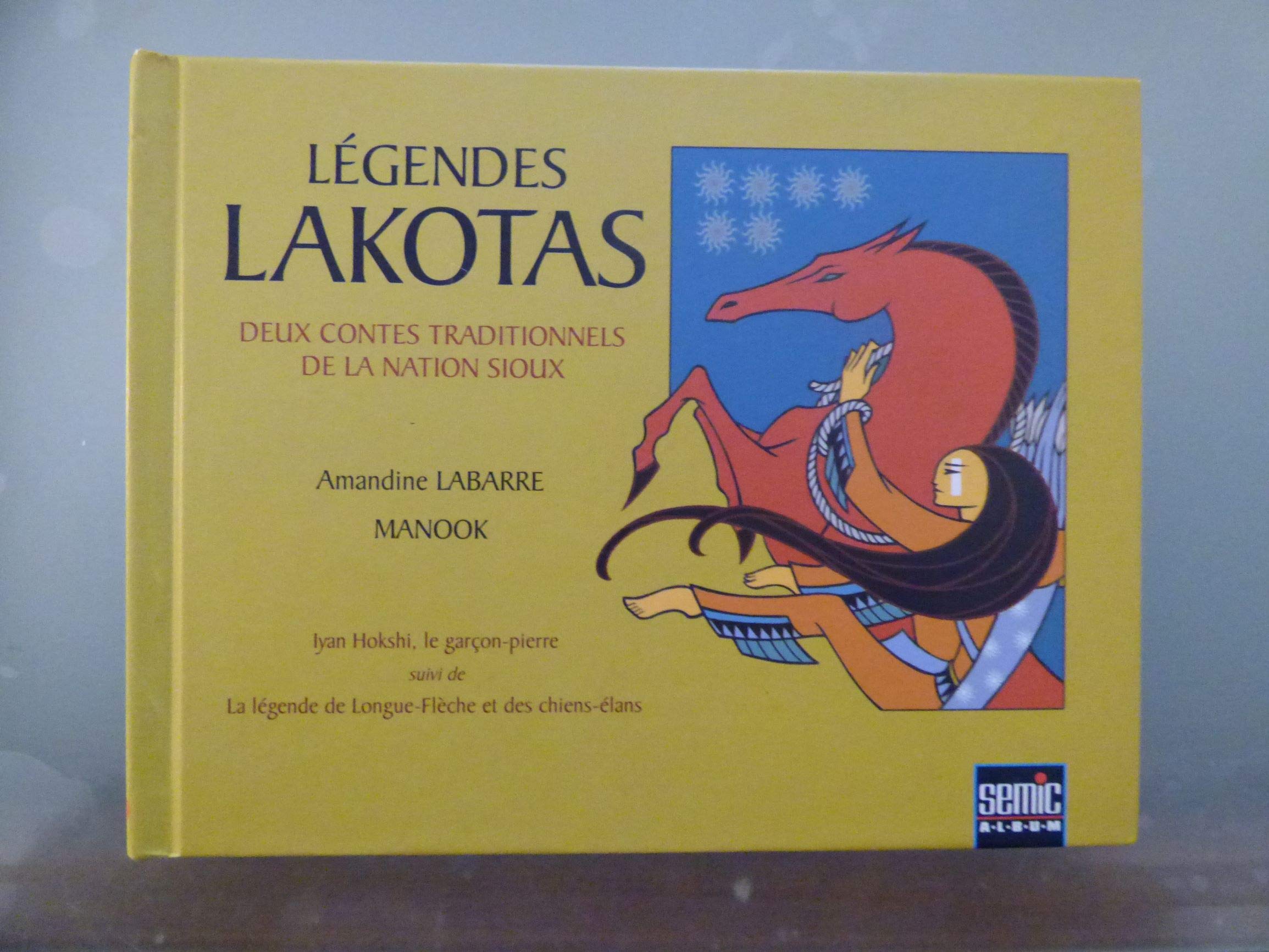 jaquette livre Légendes Lakotas : Deux contes traditionnels de la nation Sioux; Iyan Hokshi, le garçon-pierre suivi de La légende la Longue-Flèche et des chiens-élans