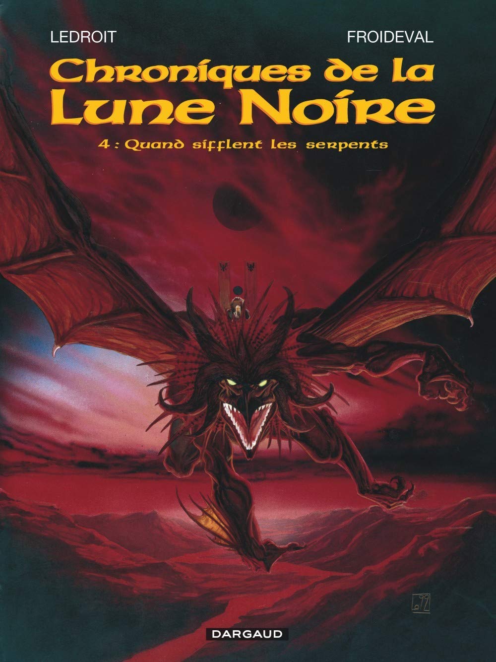 jaquette livre Les Chroniques de la Lune noire, tome 4 : Quand sifflent les serpents
