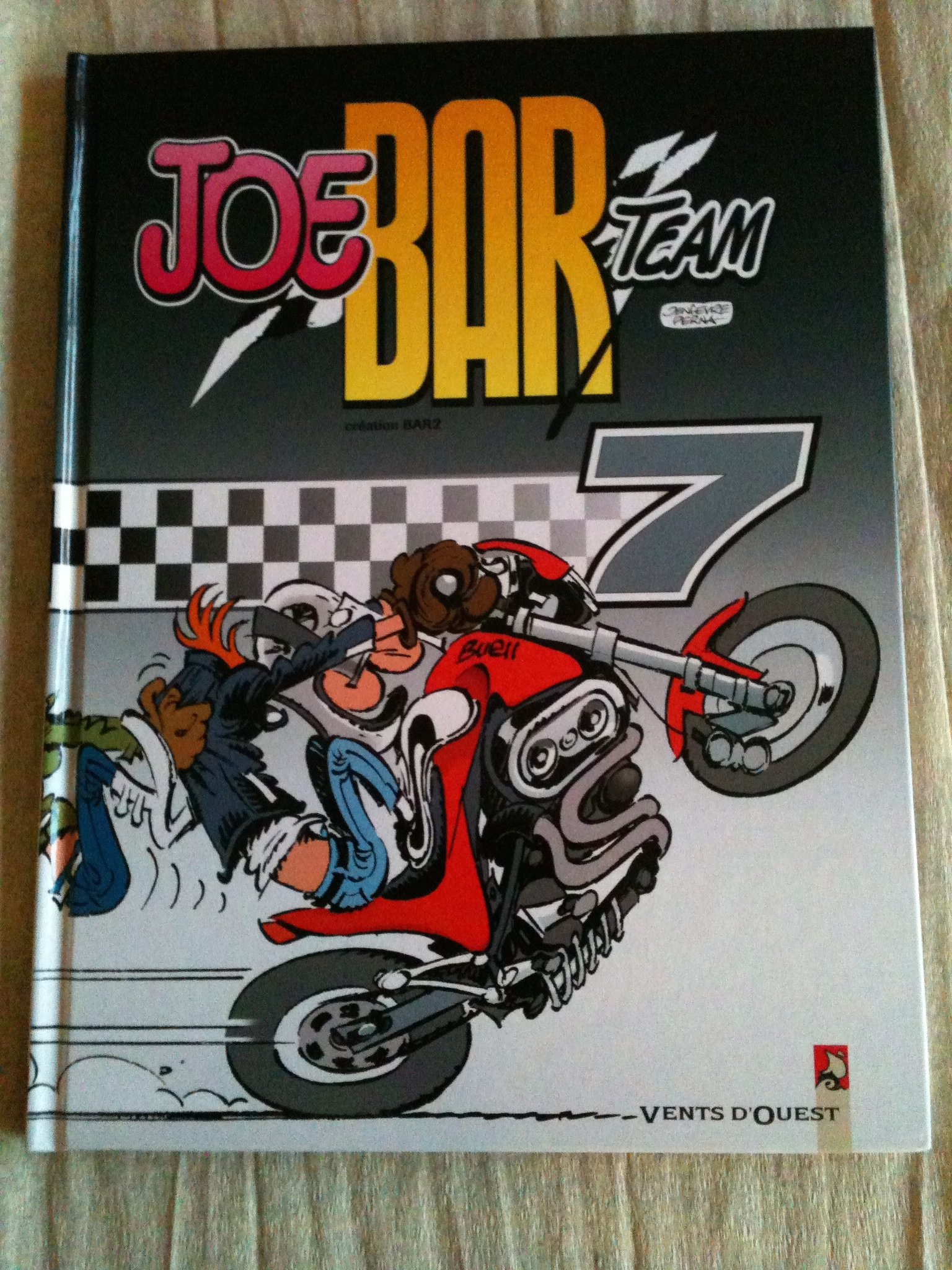 jaquette livre Joe Bar Team - Tome 07