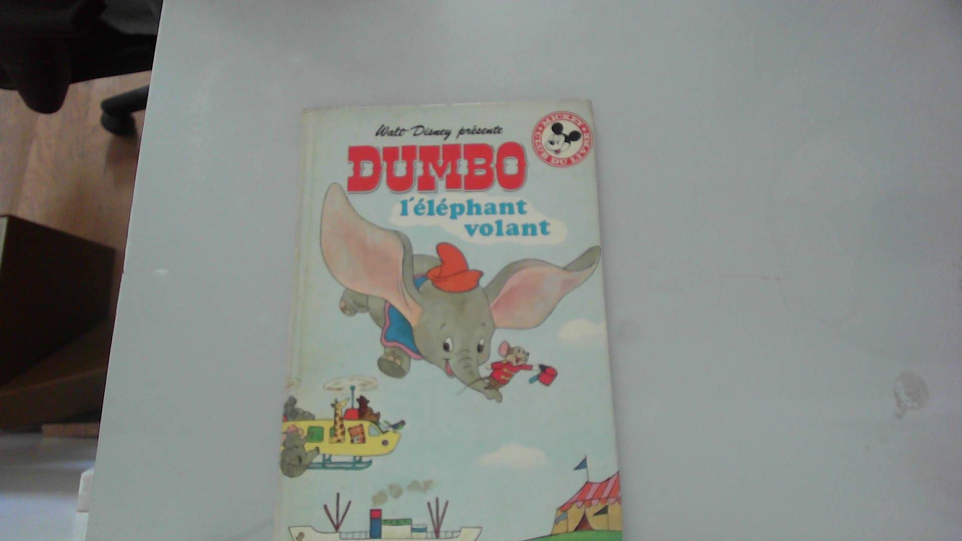 jaquette livre Dumbo L'éléphant Volant