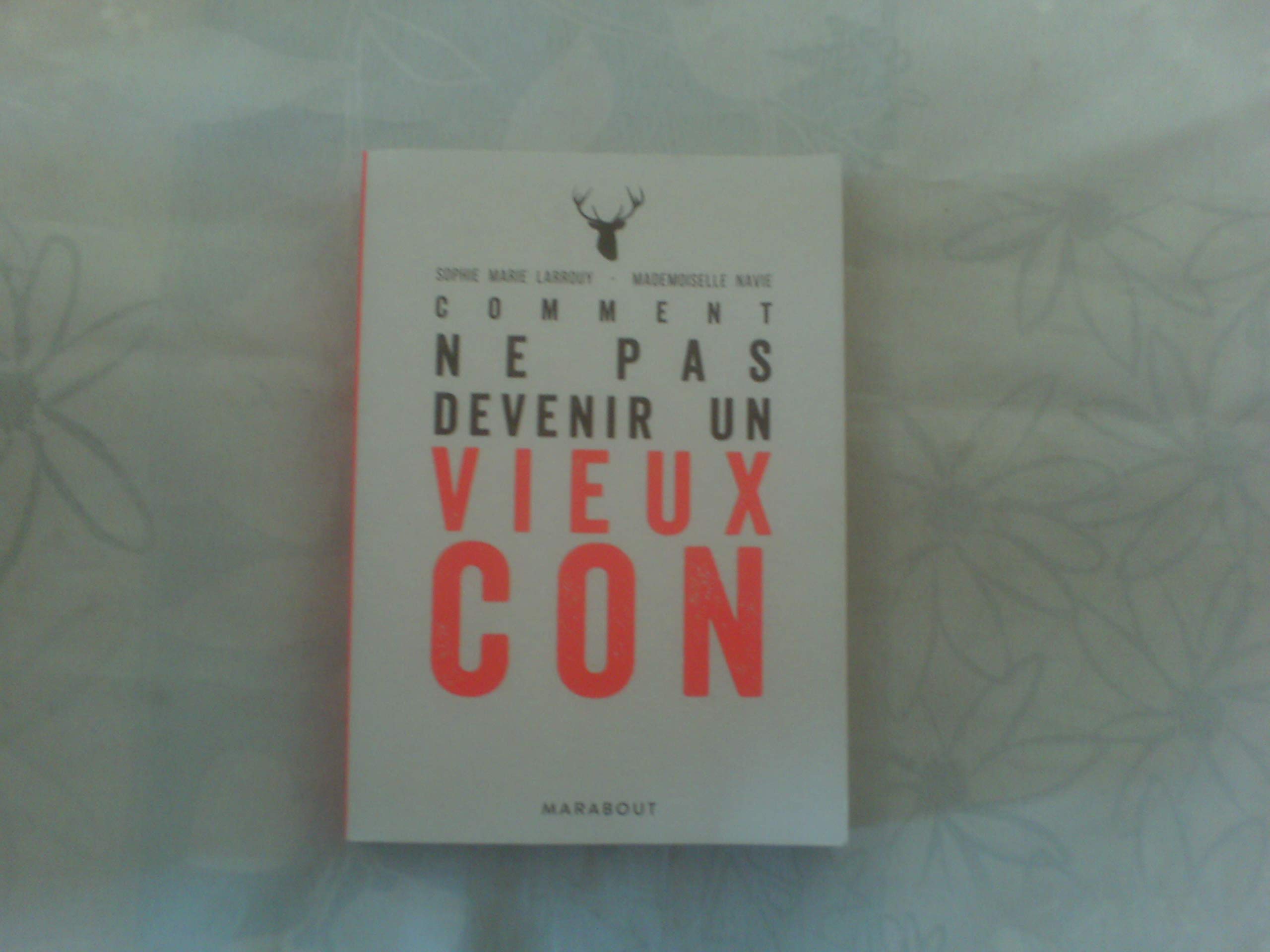 jaquette livre Comment ne pas devenir un vieux con: Guide et entretiens autour d'un mal qui nous guette