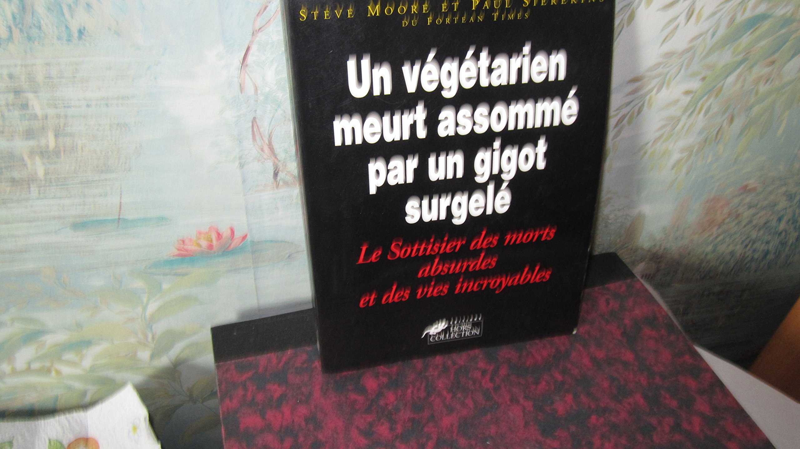 jaquette album Un végétarien meurt assommé par un gigot surgelé: Le sottisier des morts absurdes et des vies incroyables